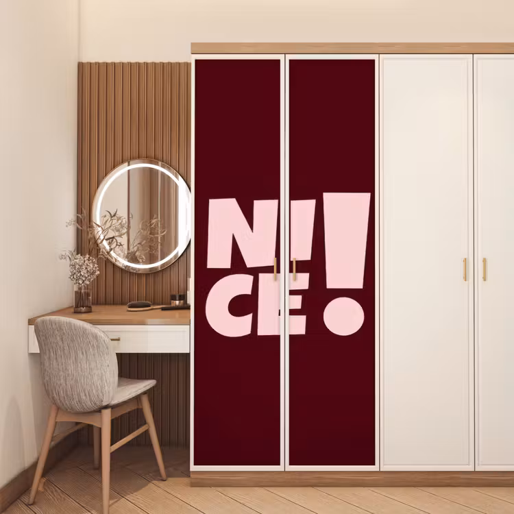 Nice - Uitroepteken - Rood deurposter klein -sfeer3