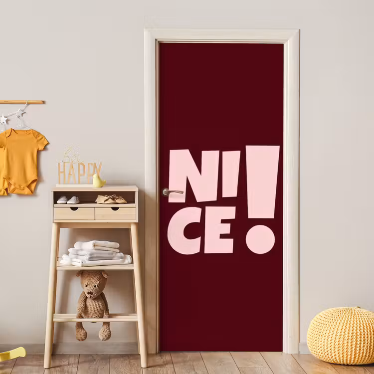 Nice - Uitroepteken - Rood deurposter klein -sfeer4