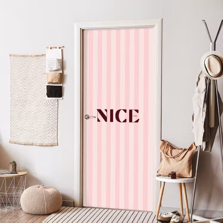 Nice - Strepen - Roze deurposter klein -sfeer6