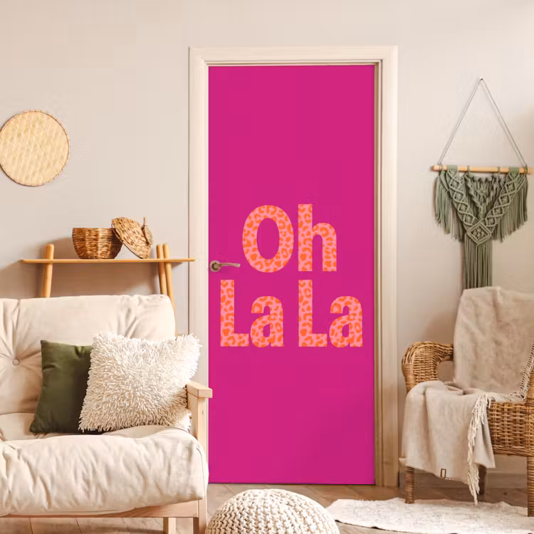 Oh la la - Luipaardprint - Roze deurposter klein -sfeer2
