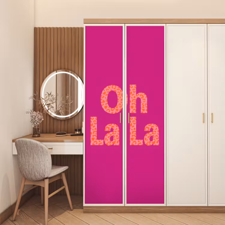 Oh la la - Luipaardprint - Roze deurposter klein -sfeer3