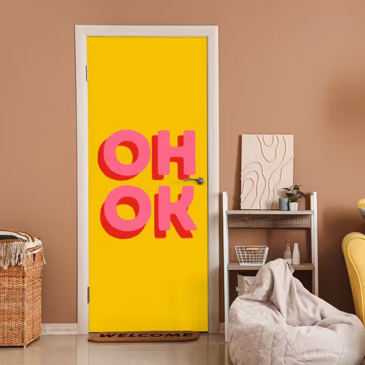 Oh ok - 3D - Geel - Roze deurposter klein -sfeer1