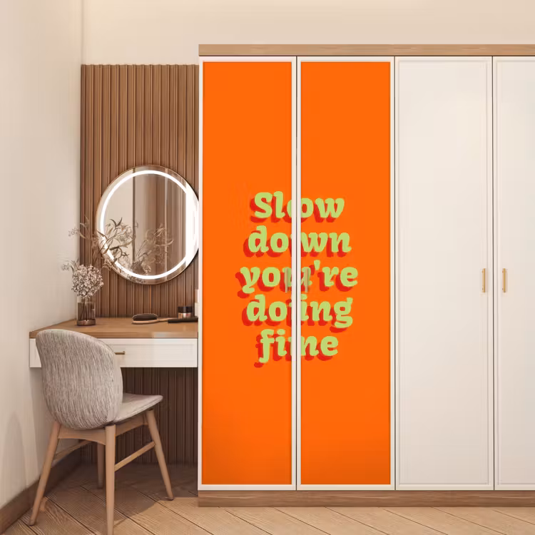 Oranje - Slow down you're doing fine - Retro deurposter klein -sfeer3