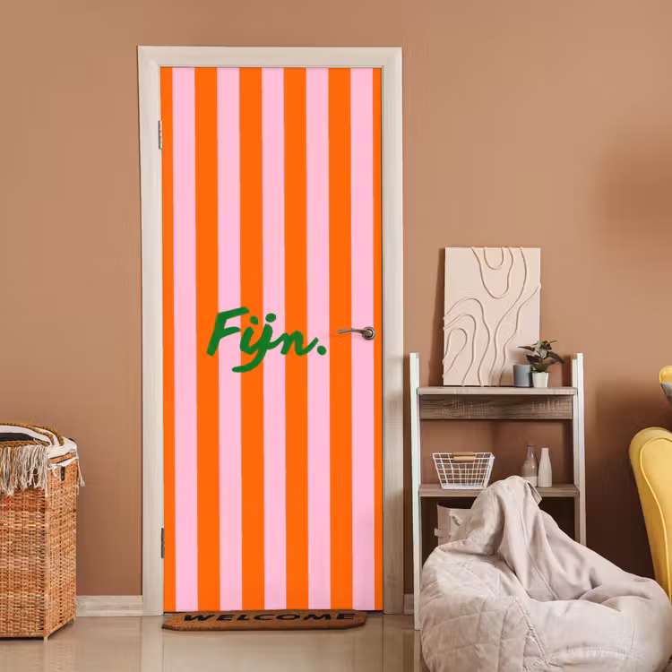 Patroon - Oranje - Fijn - Strepen deurposter klein -sfeer1
