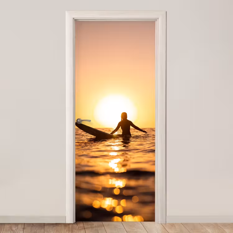 Persoon - Surfen - Zonsondergang - Zee - Oranje deurposter klein -3d_beige