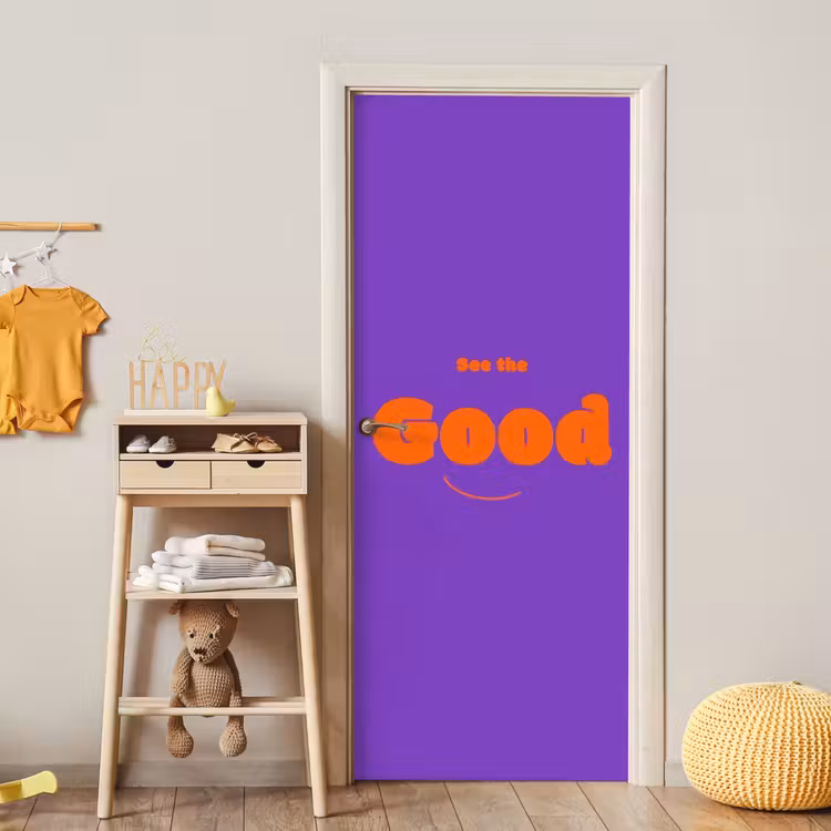 See the good - Oranje - Paars - Smiley deurposter klein -sfeer4