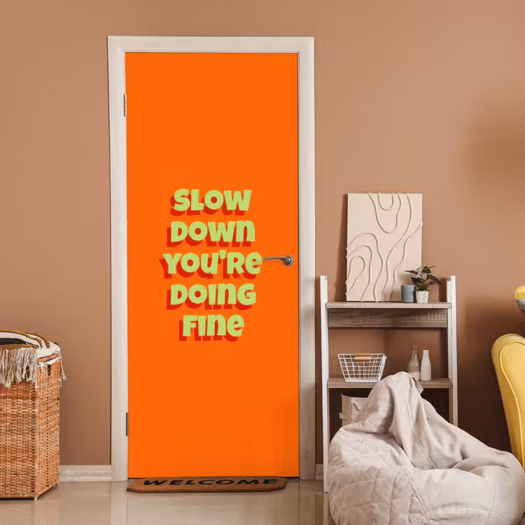 Slow down you're doing fine - Oranje - Simple deurposter klein -sfeer1