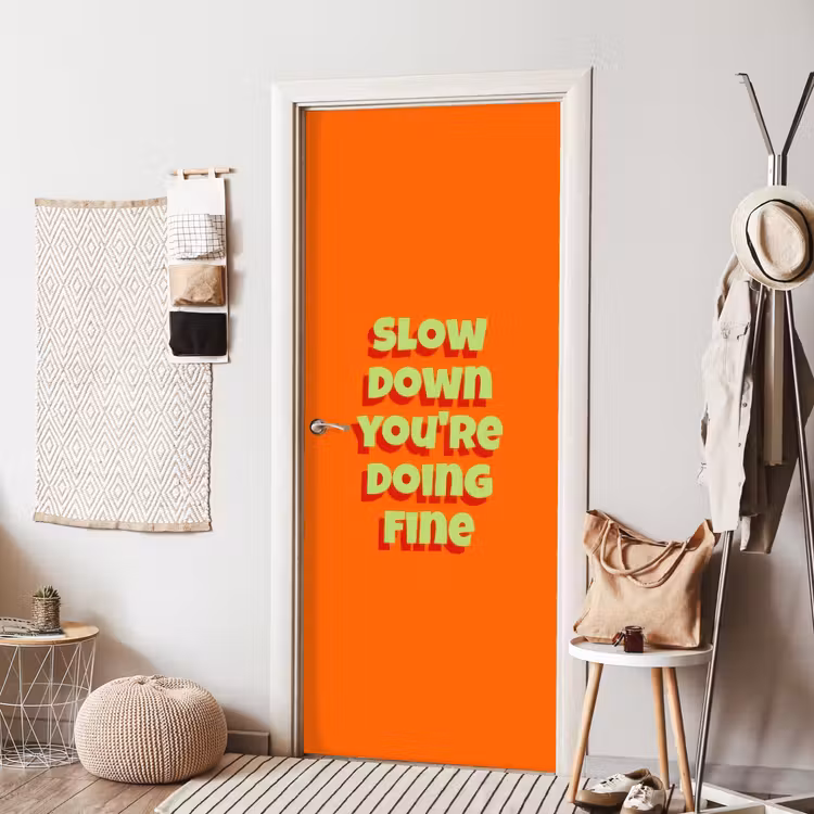 Slow down you're doing fine - Oranje - Simple deurposter klein -sfeer6