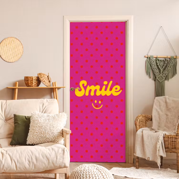 Smile - Stippen - Geel - Smiley - Roze deurposter klein -sfeer2