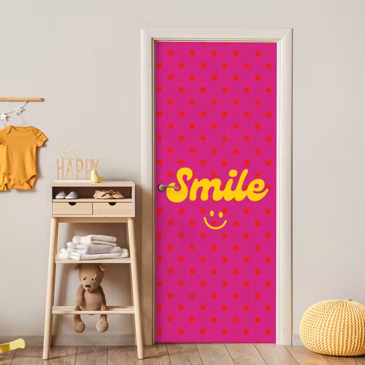 Smile - Stippen - Geel - Smiley - Roze deurposter klein -sfeer4