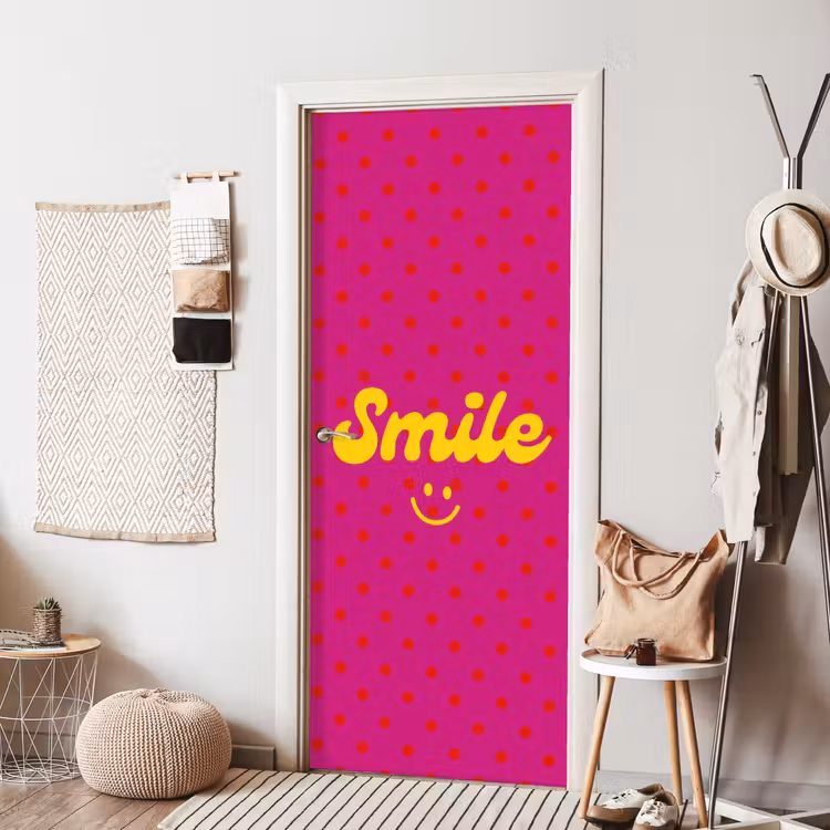 Smile - Stippen - Geel - Smiley - Roze deurposter klein -sfeer6