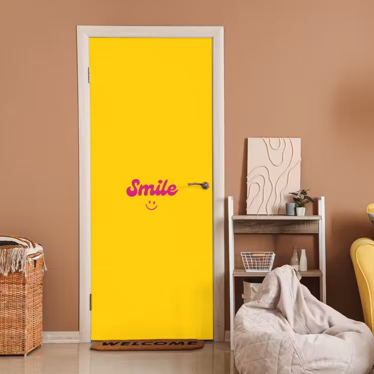 Smile - Geel - Roze deurposter klein -sfeer1