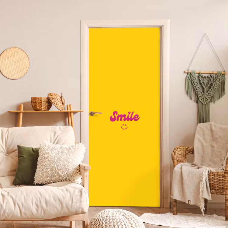 Smile - Geel - Roze deurposter klein -sfeer2