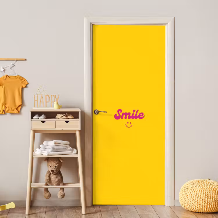 Smile - Geel - Roze deurposter klein -sfeer4