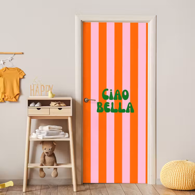 Strepen - Oranje - Verticaal - Ciao bella deurposter klein -sfeer4