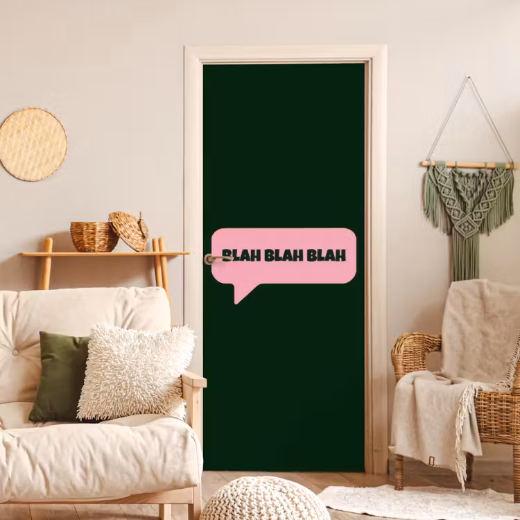 Tekstwolk - BLAH BLAH BLAH - Roze deurposter klein -sfeer2
