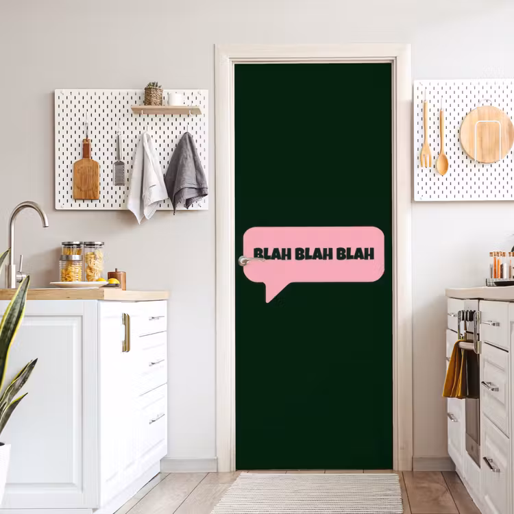 Tekstwolk - BLAH BLAH BLAH - Roze deurposter klein -sfeer5