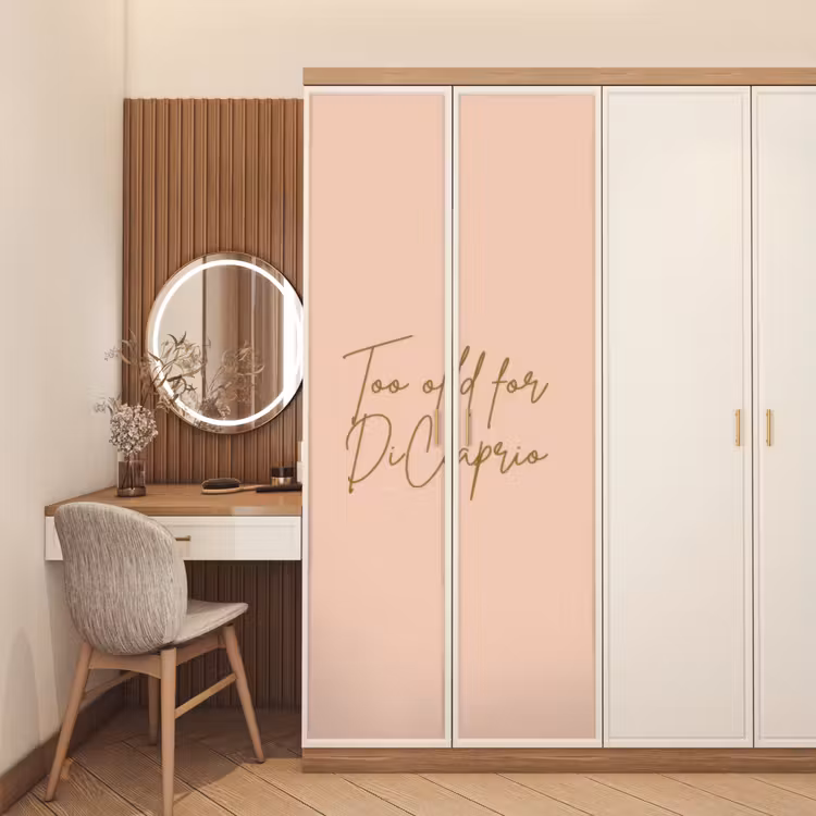 Too old for dicaprio - Roze - Groen deurposter klein -sfeer3