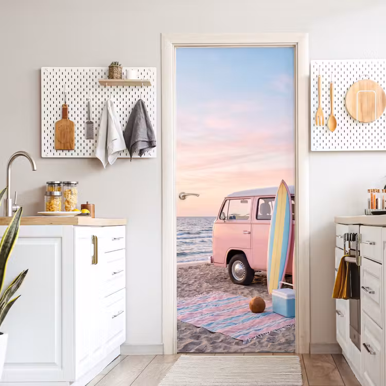 Busje - Strand - Surfplank - Zomer - Roze deurposter klein -sfeer5