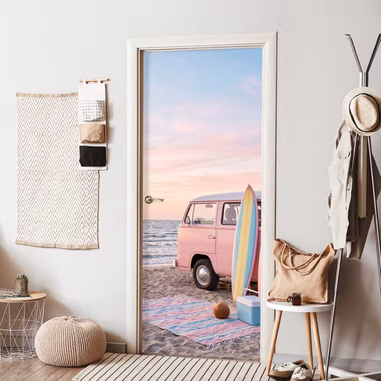 Busje - Strand - Surfplank - Zomer - Roze deurposter klein -sfeer6