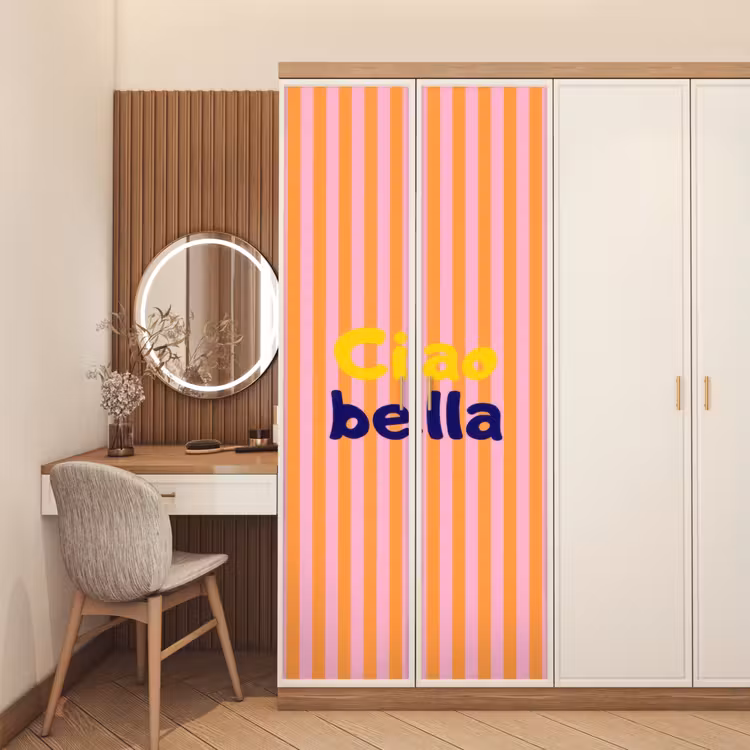 Verticaal - Strepen - Oranje - Ciao bella deurposter klein -sfeer3