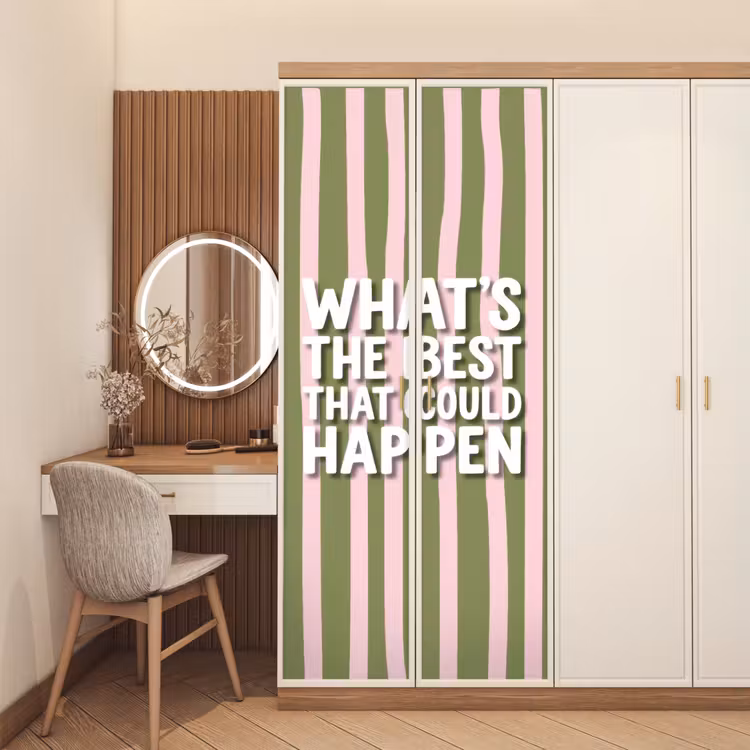 What's the best that could happen - Strepen - Groen - Roze deurposter klein -sfeer3