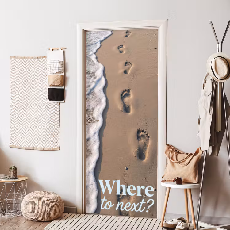 Where to next - Strand - Voetstappen deurposter klein -sfeer6
