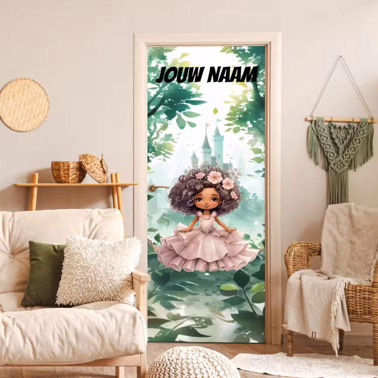 Sprookjesachtig meisje in jurk met bloemen en de tekst “Deze kamer is van: jouw naam”. deurposter klein -sfeer2
