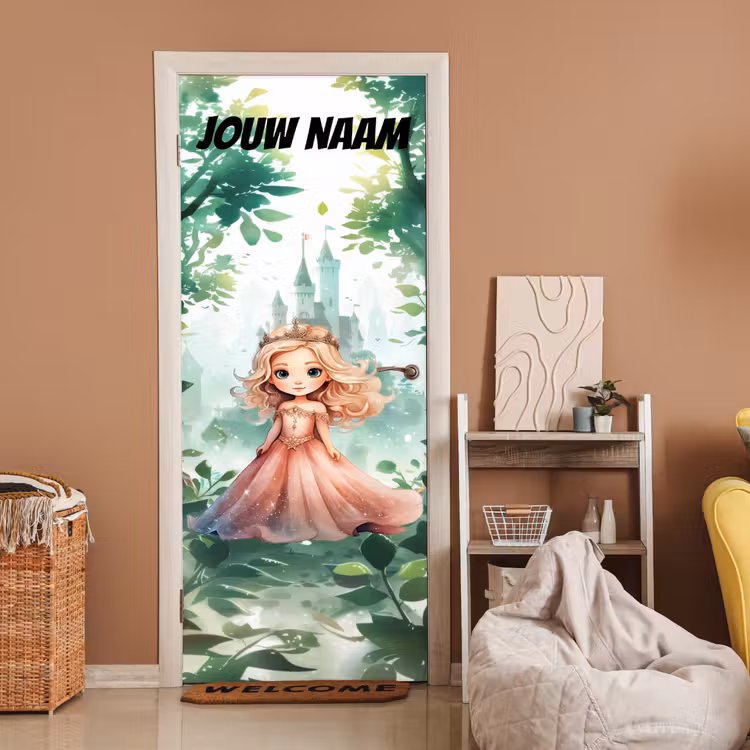 Sprookjesachtig prinsesje met kroon en de tekst “Deze kamer is van: jouw naam”. deurposter klein -sfeer1