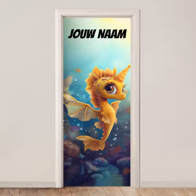Schattig zeepaardje in warme kleuren met de tekst “Deze kamer is van: jouw naam”. deurposter klein -3d_beige