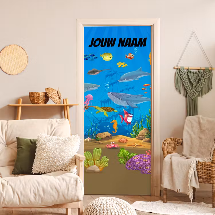 Onderwaterwereld met vissen en zeeleven en de tekst “Deze kamer is van: jouw naam”. deurposter klein -sfeer2