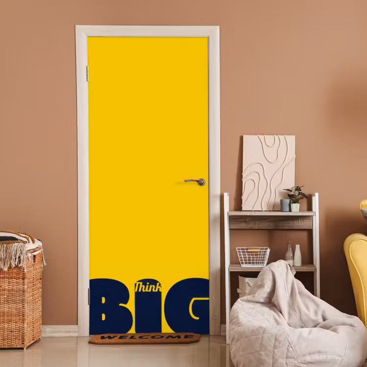 Geel - Think big - Grafisch deurposter klein -sfeer1