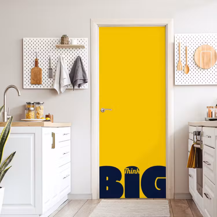 Geel - Think big - Grafisch deurposter klein -sfeer5