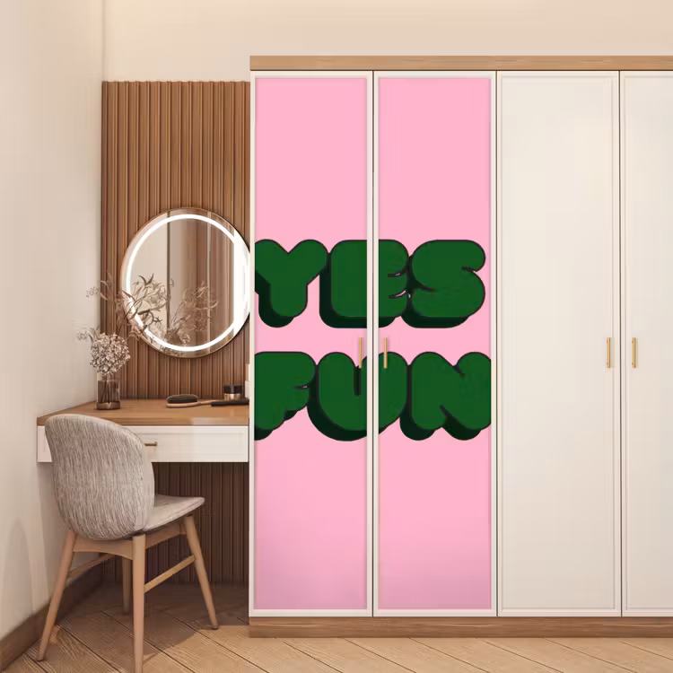 Yes fun - Groen - Roze deurposter klein -sfeer3