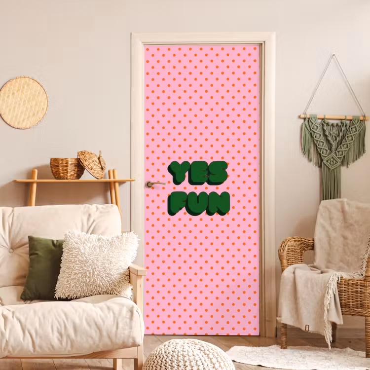 Yes fun - Groen - Roze - Stippen deurposter klein -sfeer2