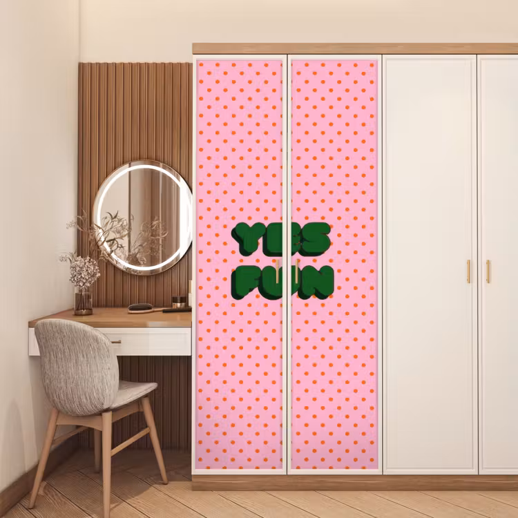 Yes fun - Groen - Roze - Stippen deurposter klein -sfeer3
