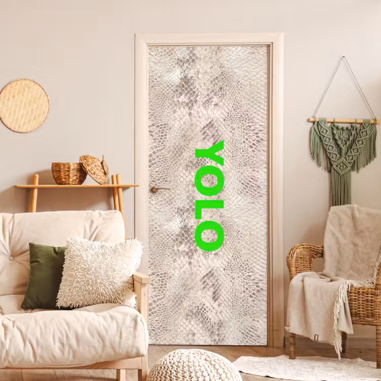 YOLO - Groen - Neon - Slangenprnt deurposter klein -sfeer2