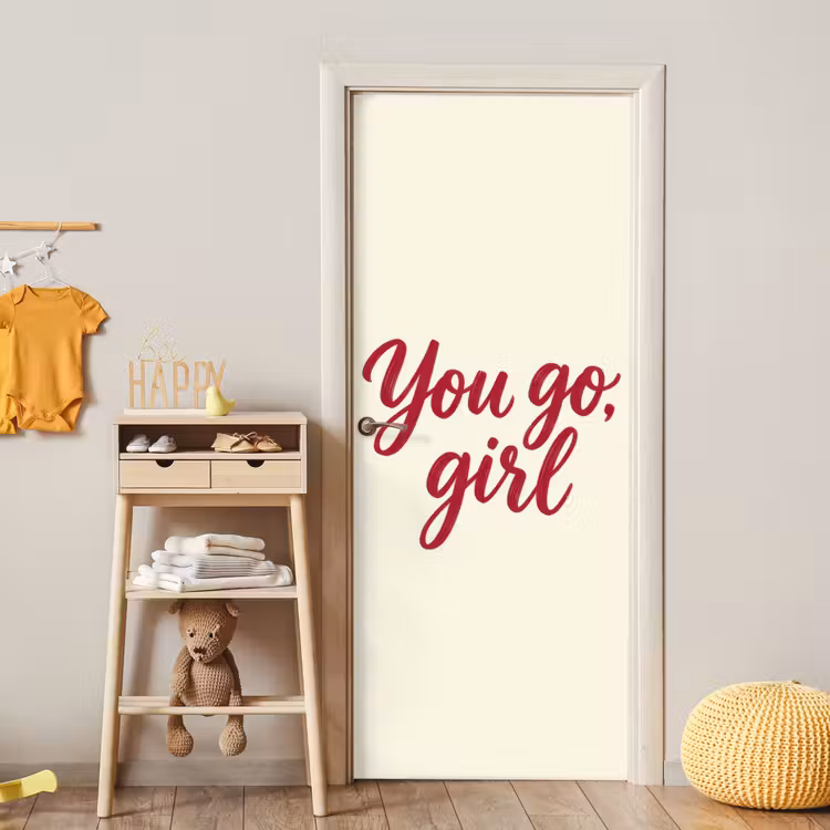 you go girl - Rood - Wit deurposter klein -sfeer4