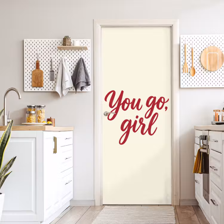 you go girl - Rood - Wit deurposter klein -sfeer5