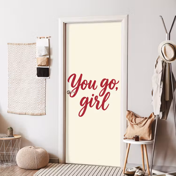 you go girl - Rood - Wit deurposter klein -sfeer6