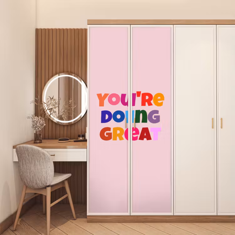 You're doing great - Roze - Kleurrijk deurposter klein -sfeer3