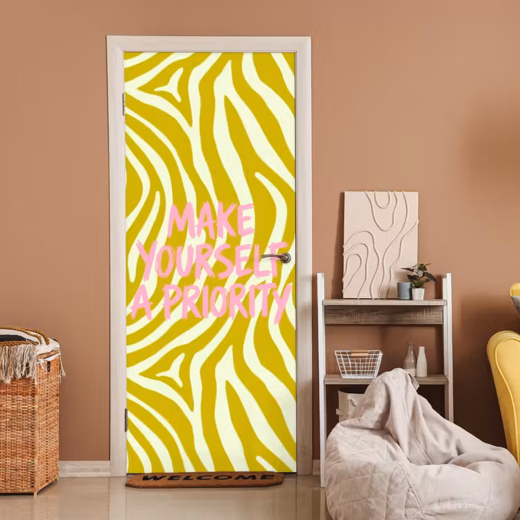 Zebraprint - Priority - Roze deurposter klein -sfeer1
