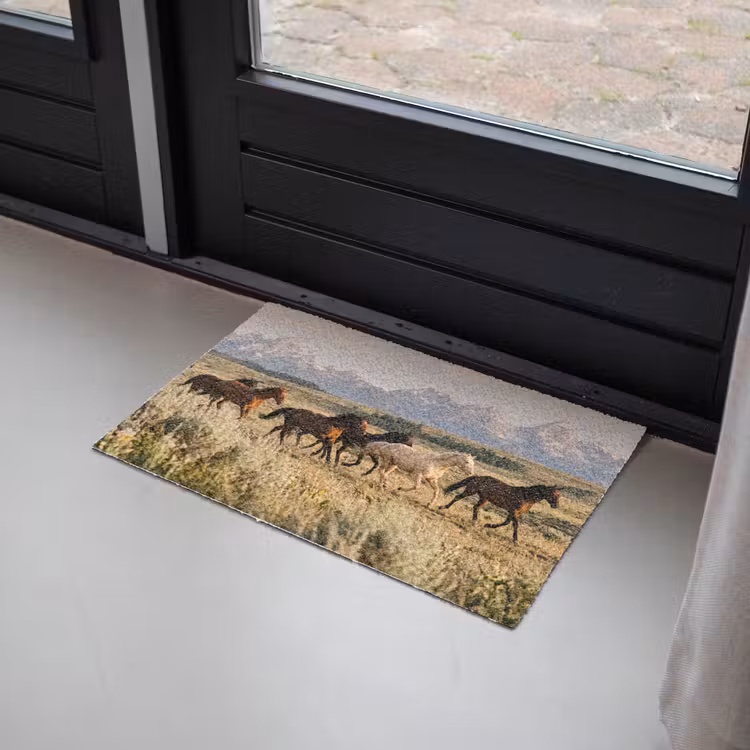 Paarden - Kudde - Bergen - Vrijheid - Wild Deurmat klein -sfeer2