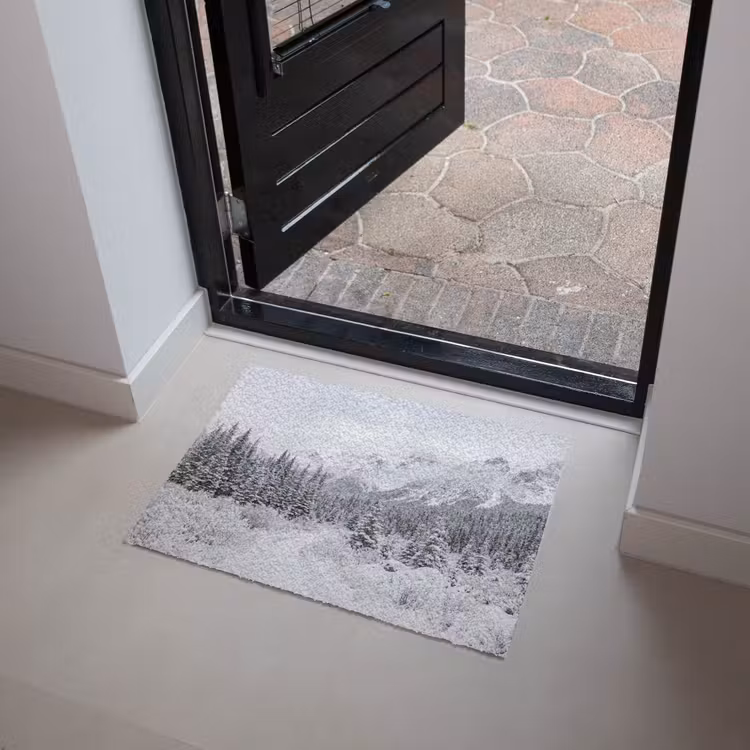 Weg - Bergen - Sneeuw - Naaldbos - Avontuurlijk Deurmat klein -sfeer5