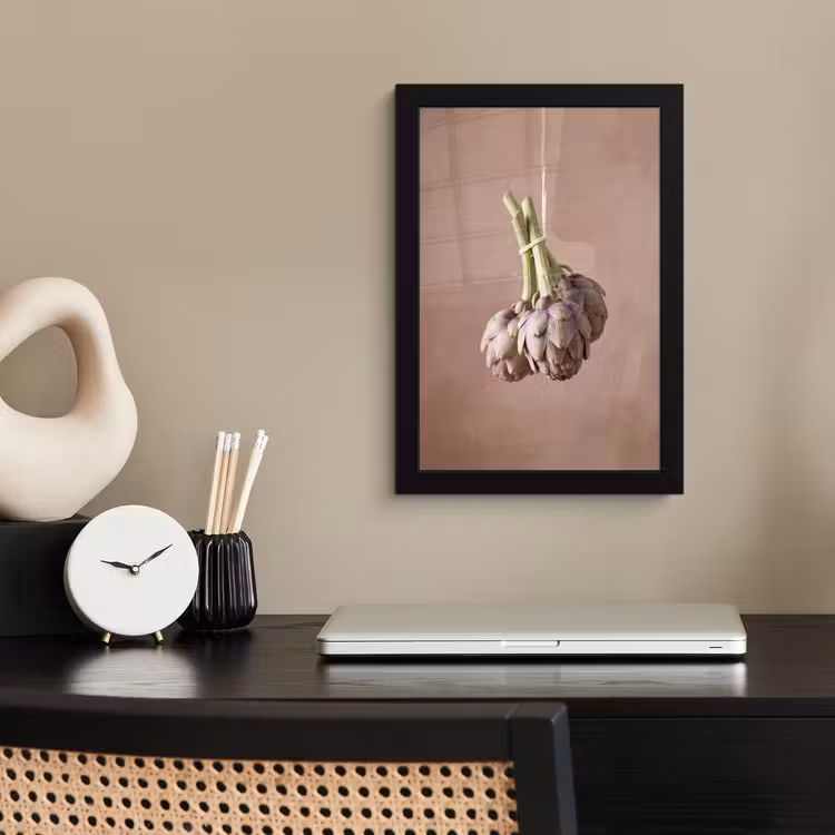 Framed Prints - Artichokes - Hanging - Vegetables - Artisjokken - Hangend - Groenten fotolijst zwart zonder passe partout klein
