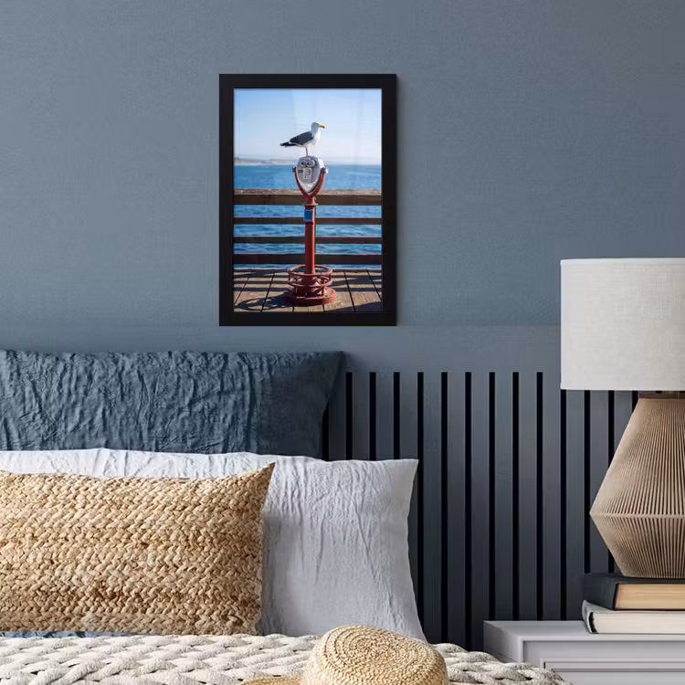 Vogel - Verrekijker - Kust - Zee - Blauw fotolijst zwart zonder passe partout klein -sfeer3