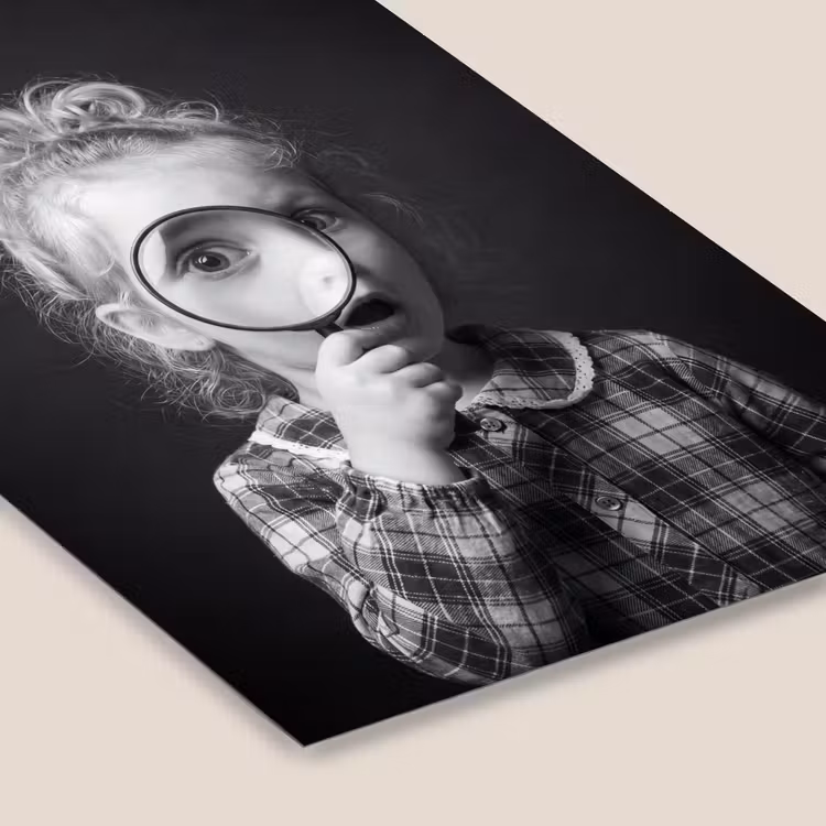 Kind - Vergrootglas - Portret - Zwart-wit fotolijst zwart zonder passe partout klein -zsfeer6