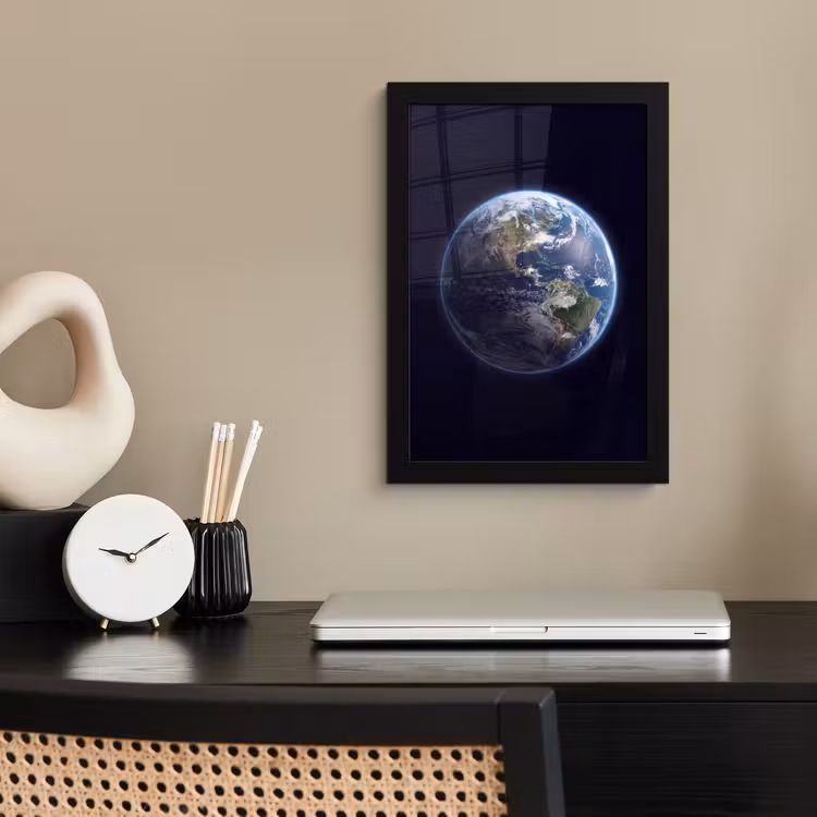 Framed Prints - Earth - Space - Cosmos - Aarde - Ruimte - Kosmos fotolijst zwart zonder passe partout klein