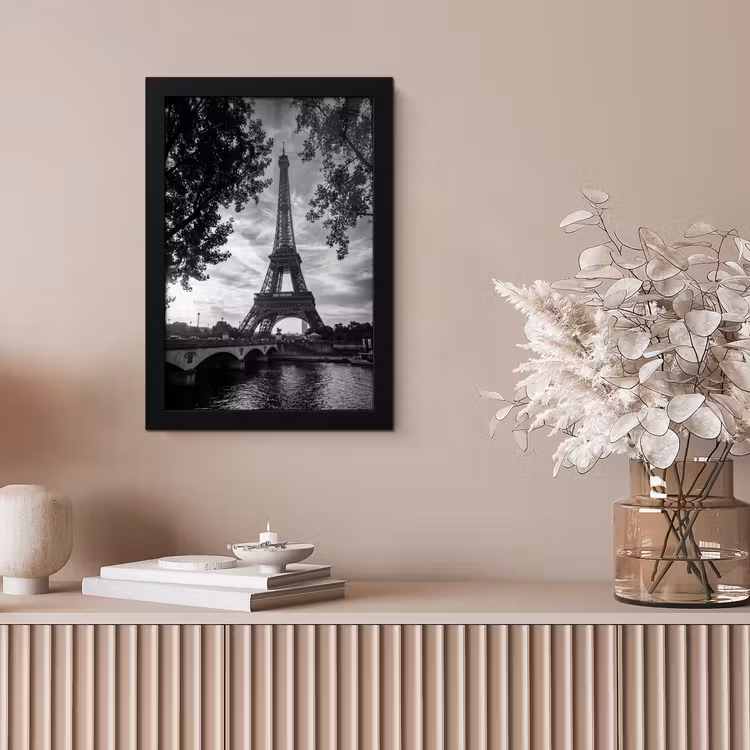 Eiffeltoren - Parijs - Rivier - Architectuur - Zwart-wit fotolijst zwart zonder passe partout klein -sfeer5