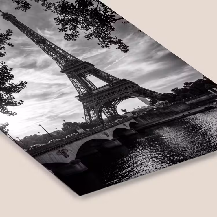 Eiffeltoren - Parijs - Rivier - Architectuur - Zwart-wit fotolijst zwart zonder passe partout klein -zsfeer6
